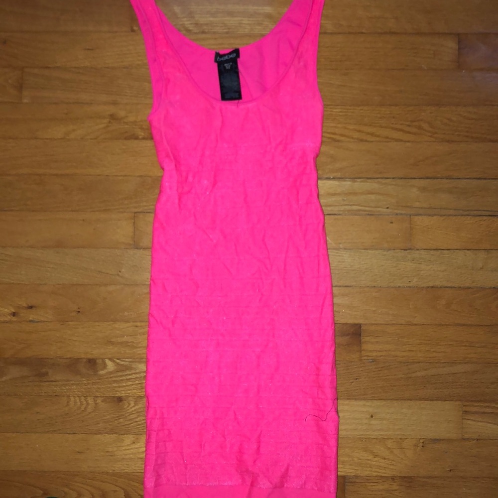 M/l Bebe bandaid dress back has cut out, stretchy